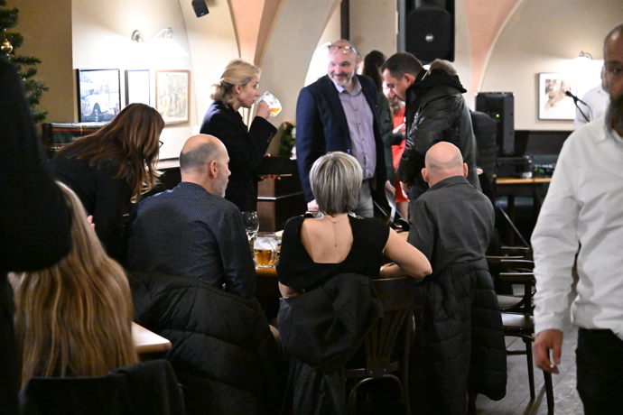 FOTO: Petra Hřebíčková si užívala pivo. – stránka 33