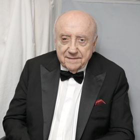 Felix Slováček má červené oko.