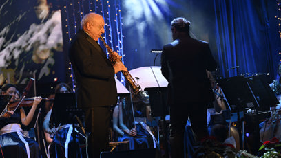 FOTO: Felix Slováček zahrál na saxofon píseň Kdepak ty ptáčku hnízdo máš.