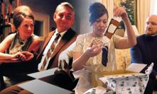 Britský velvyslanec pobavil vánočním videem ve stylu Pelíšků. Manželce daroval bílé ponožky do sandálů