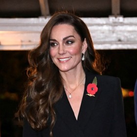 Výrazné lícní kosti a zářivou pleť jako princezna z Walesu by si po čtyřicítce přála mít nejedna z nich.