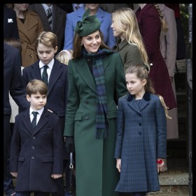 Princezna Kate Middleton sladila slavnostní outfit se svou dcerkou, princeznou Charlotte.