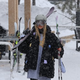 To modelka Heidi Klum tráví veškerý možný čas na sjezdovkách. A nebrání jí  v tom ani nepříznivé počasí.