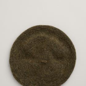 Vlněný baret, Seasalt Cornwall, Green Butik, 1 090 Kč.