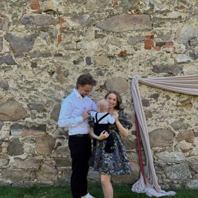 Influencerka Nikol Čechová s přítelem Adamem a malým synem Hugem.