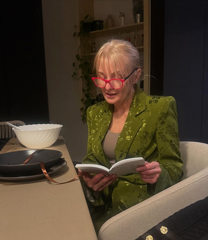 FOTO: U štědrovečerní večeře nechyběla ani Veronika Žilková. – stránka 201