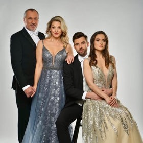 Sabina Laurinová sdílela snímek s hereckými kolegy z pohádky Čertova nevěsta.