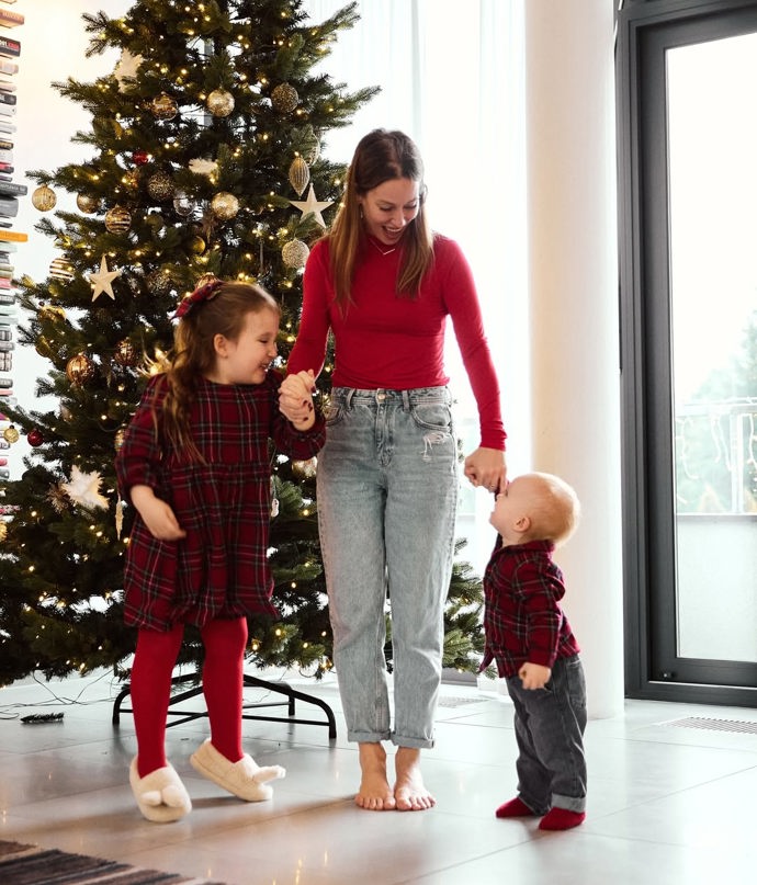 FOTO: Svým sledujícím popřála od stromečku i Katka Jakes. – stránka 17