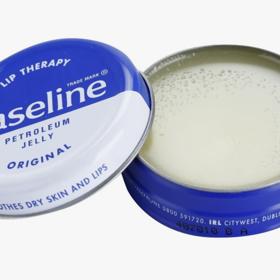 Balzám na rty Lip Therapy, Vaseline, 60 Kč