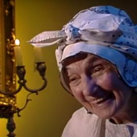 Marie Rosůlková v pohádce Ať přiletí čáp, královno! hrála babičku.