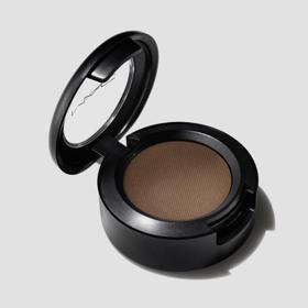 Mono stín v tmavším hnědém odstínu Espresso,  MAC cosmetics, 660 Kč