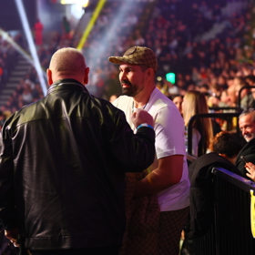 Attila Végh se zdravil s přáteli. 