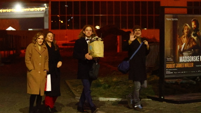 FOTO: Patrik Hartl odcházel v doprovodu své ženy, syna a taneční partnerky Terezy Pruckové.