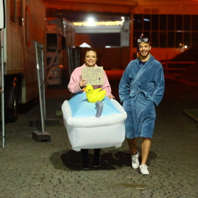 Tentokrát nebyl dinosaurus, ale rovnou napuštěná vana.