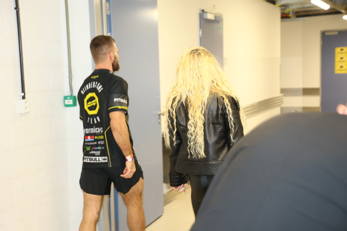 FOTO: André Reinders a jeho nová láska se skrývali.