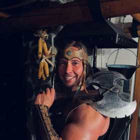 Svaly, jako má Věra Mikulcová, si žádají hodně dřiny ve fitku.