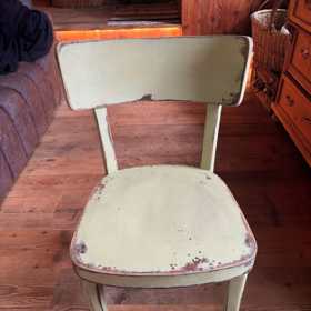 Starých židlí našla Lucie Benešová hned několik.