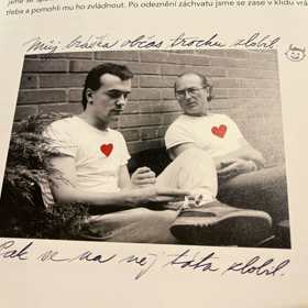 Zpěvák Petr Janda se svým zesnulým synem Petrem. S rakovinou bojoval 10 let a zemřel v roce 2001. 