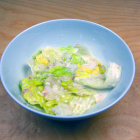 Děti Nory Fridrichové a Roberta Záruby si ke kuřeti oblíbily salát, který pojmenovaly podle táty, Ledový Robert.