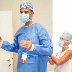 Ondřej Měšťák říká, že evergreenem v omlazujících zákrocích je u nás facelifting.