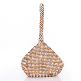 Radka jej doladila tímto vintage štrasovým psaníčkem, 399 Kč