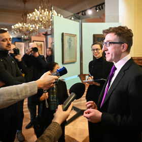 Marcus Mucha nyní žije v Praze a jeho syn zde chodí také do školy. 