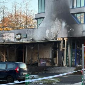 Hasičské sbory byli na místě i celý den po výbuchu.