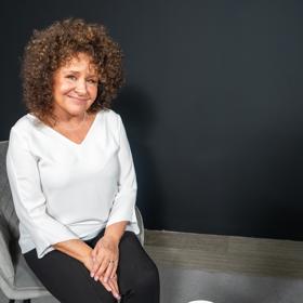 Společně probraly, jak pracně musela zpěvačka obhajovat svůj single a bezdětný život.