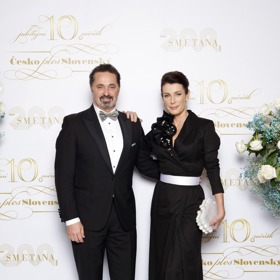 Martin Dejdar s manželkou Danielou se vyladili do černo-bílých barev.