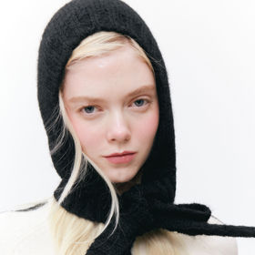 Mohérová kukla s dlouhou vázačkou, Monki, 699 Kč