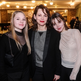 Do pražského kina Lucerna doprovodily Barboru Bobulovou obě dcery, Anita a Lea.