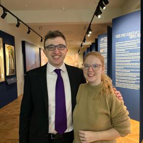 Marcus Mucha s redaktorkou Lifee Veronikou Novákovou. Právě zde vznikal náš rozhovor.