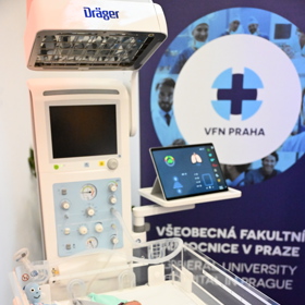 Takto vypadá maketa nedonošeného miminka na simulátoru.