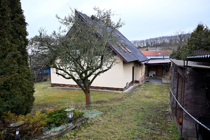 FOTO: Na místě domu Jelínkových už dnes stojí nový dům. – stránka 21