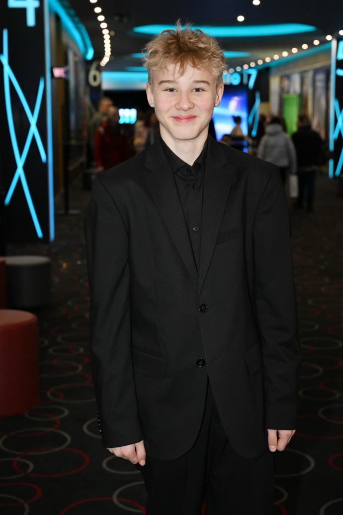 FOTO: Slavnostní premiéra plná známých tváří. – stránka 80