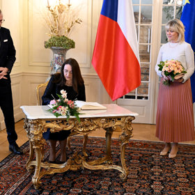 Prezidentský pár přivítal na hradě v Lánech premiéra Petra Fialu s chotí Janou.