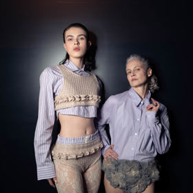 Mezi trendy odstíny tohoto jara očekávejte i škálu lila barev.