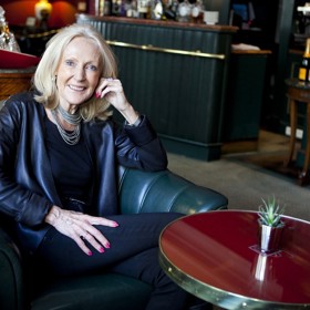 Světově uznávaná architekta Eva Jiřičná promluvila pro Lifee o všech módních etapách, kterými si v životě prošla.