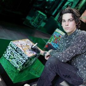 Paris Brosnan se krom toho věnuje modelingu a zajímá se o ekologii.