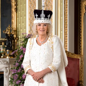 Camilla Parker-Bowles si nikdy na vznešené odívání ani look nepotrpěla. To se muselo změnit v momentě, kdy se roku 2005 provdala za následníka britského trůnu, prince Charlese.