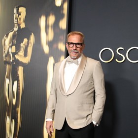 Proslýchalo se také, že už předtím měl aférku s jednou recepční z londýnského nočního klubu. Hercova image gentlemana tak v polovině devadesátých let dostala pěkně na frak.