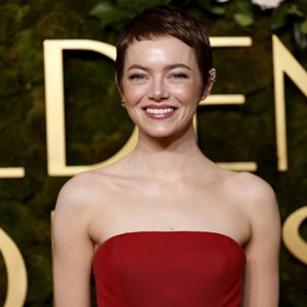 Nejvýraznější nový sestřih představila na Zlatých glóbech herečka Emma Stone.