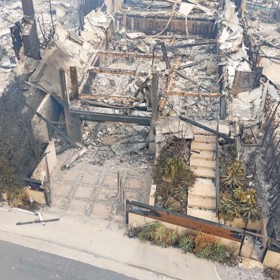 Z domu, který si herec koupil roku 2021 za 6 milionů dolarů, zbylo jen spáleniště a ohořelý plot...