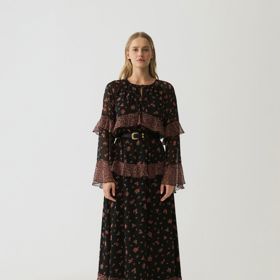 Šaty s volánky přepásejte páskem a nazujte volné, tzv. "slouchy" kozačky. Šaty, Reserved, 459 Kč