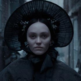 Lily-Rose Depp ve snímku Nosferatu.