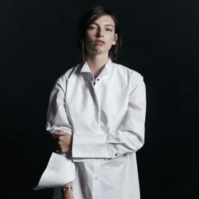 Luxusní tuxedo košile s typickými prvky pánského formálního šatníku, Chava, 11 470 Kč