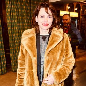 Herečka Barbora Bobulová dorazila v zářivém kožíšku v trendy odstín na filmovou  premiéru.