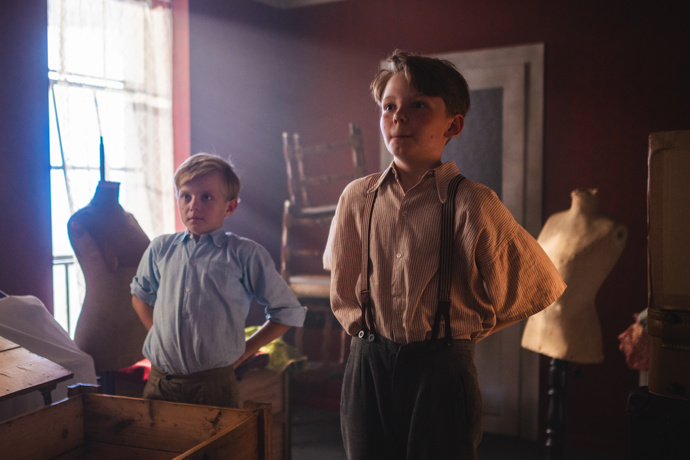 FOTO: Mladí kluci v seriálu Studna. – stránka 39