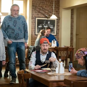 Po pauze vynucené salmonelou se Martina znovu snaží otevřít hospodu.