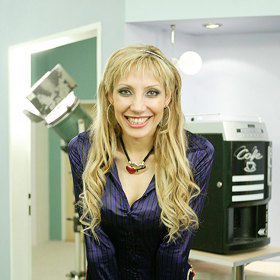 Olga Lounová v roce 2008 jako peroxidová blondýnka v seriálu Ošklivka Katka.